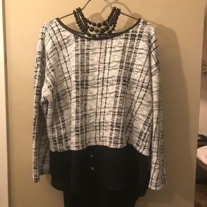 Xl light weight sweater with a leather detail